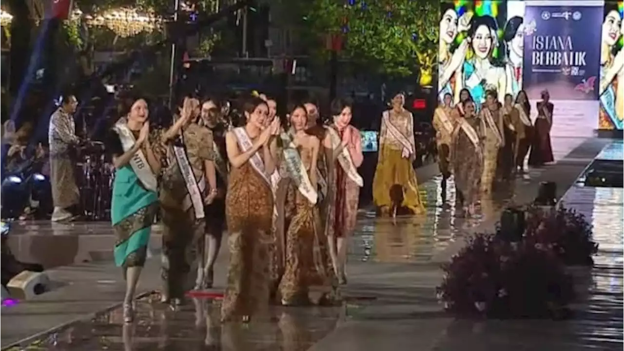 Puteri Indonesia dan Miss Indonesia Bersatu di Istana Berbatik