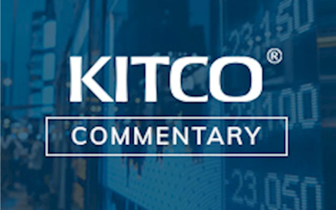 Gains in gold are supported by geopolitical unrest, a declining dollar, and a dovish Fed