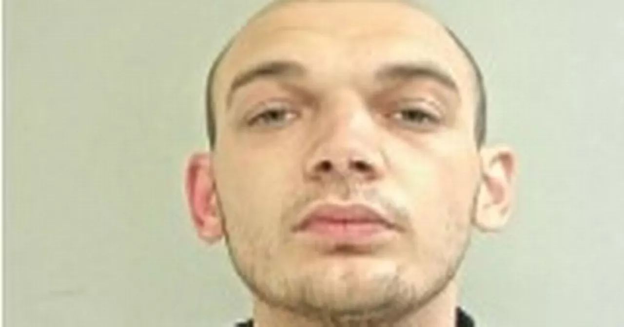 Police warn 'do not to approach' man wanted over kidnapping