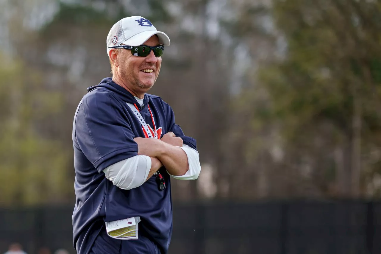 Auburn’s Hugh Freeze goes on Garth Brooks tangent; compares Bruce Pearl to country music singer