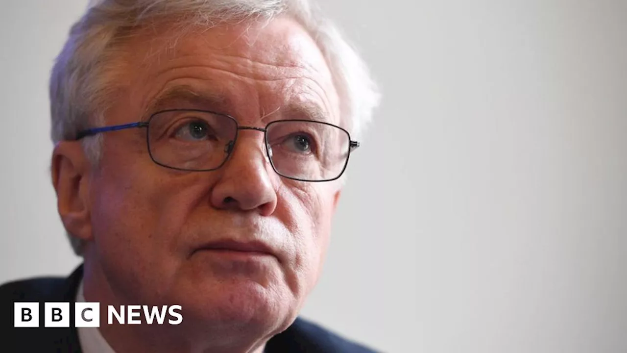 David Davis MP calls on broadband companies to end poles row