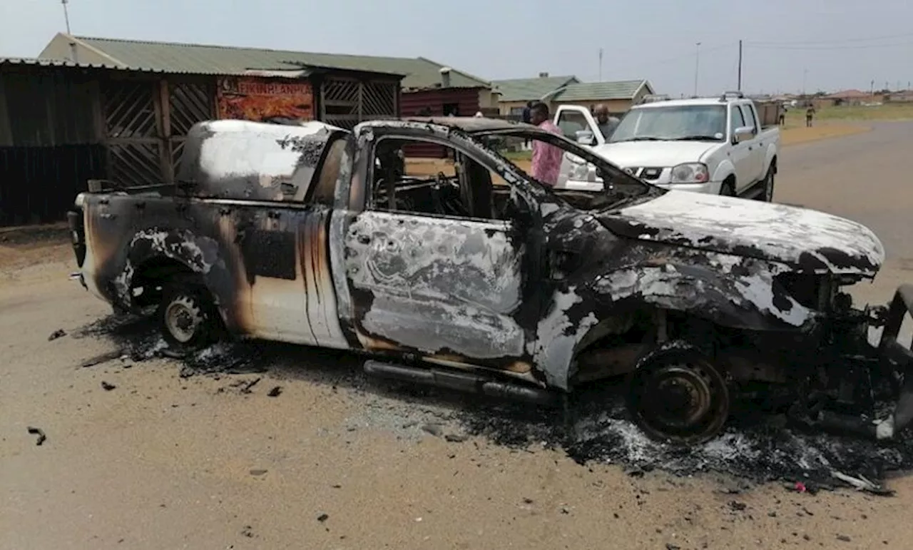 Job seekers turn violent: 3 vehicles torched in Mpumalanga