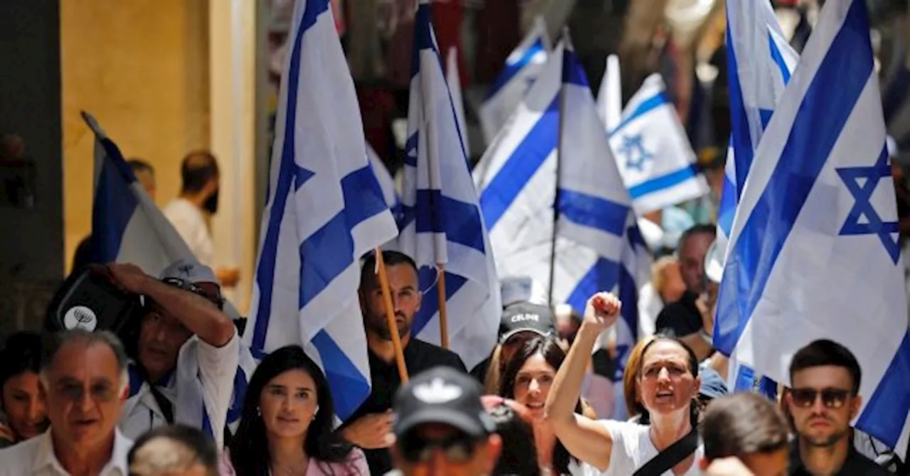 Watch: Israeli Soldiers Returning Home from Abroad Met at Airport with Dancing, Cheers