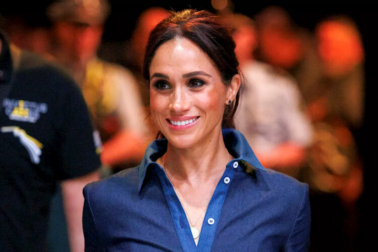 Meghan Markle : chemise rayée Ralph Lauren et jupe crayon… les images d’une visite secrète fuitent