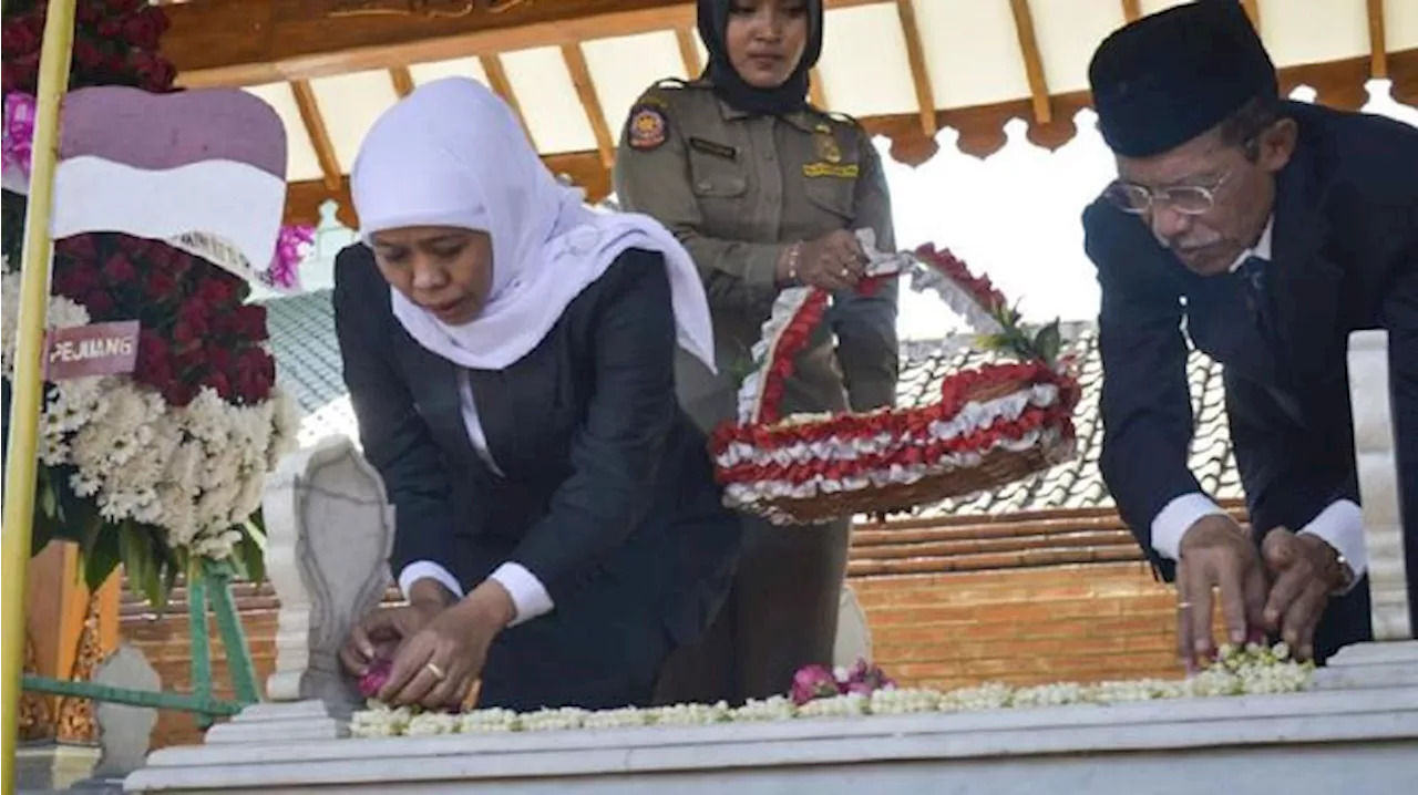 Khofifah Ziarah ke Makam Bung Karno di Blitar