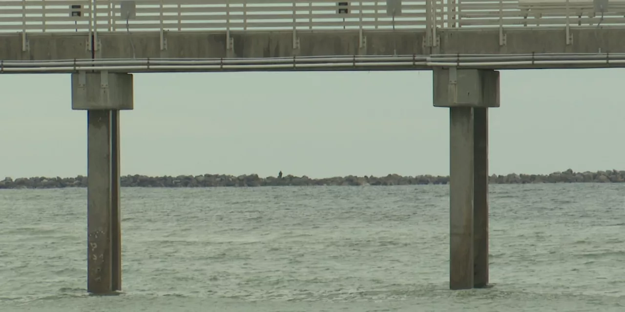 Beachgoers in Baldwin County preparing for rough conditions Wednesday