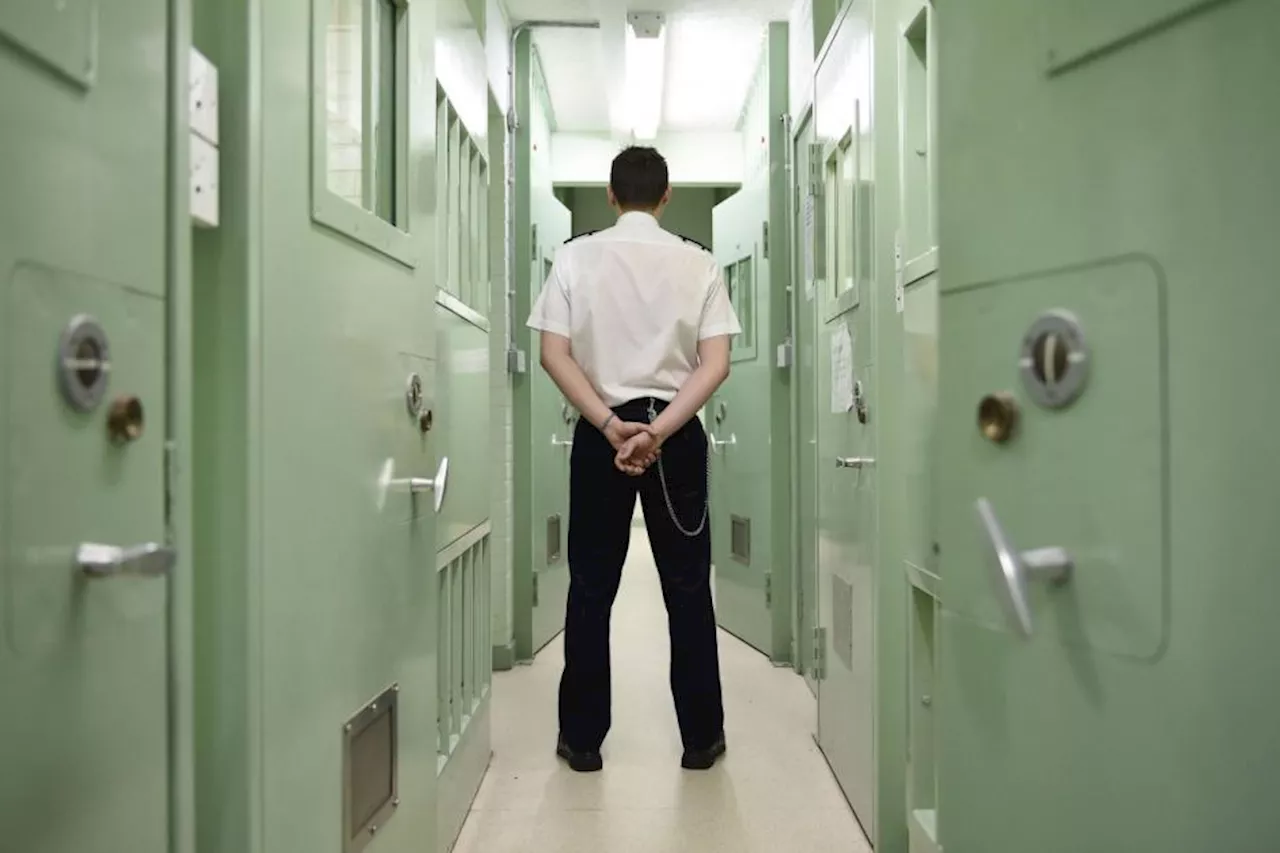 Judges ordered not to jail burglars and rapists due to crowded prisons