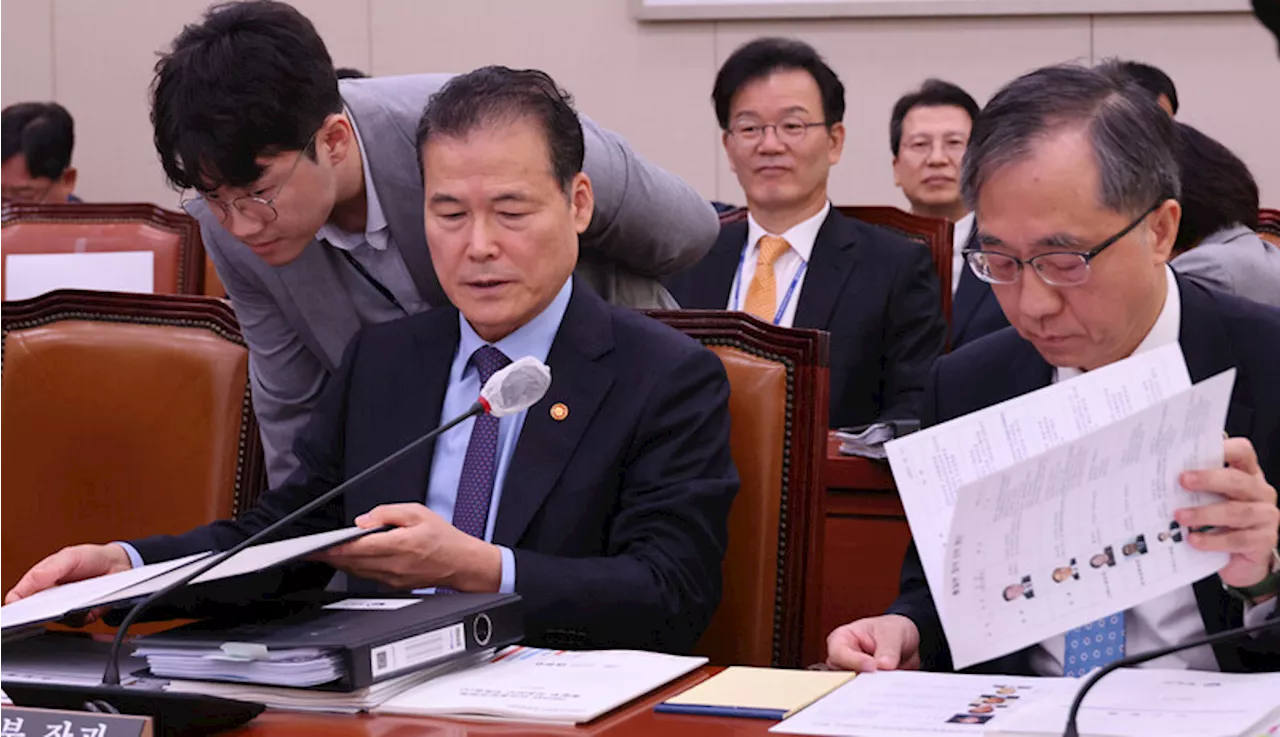 통일부 탈북민재단 직원, 국감서 야당 자료 훔쳐봤다 ‘들통’