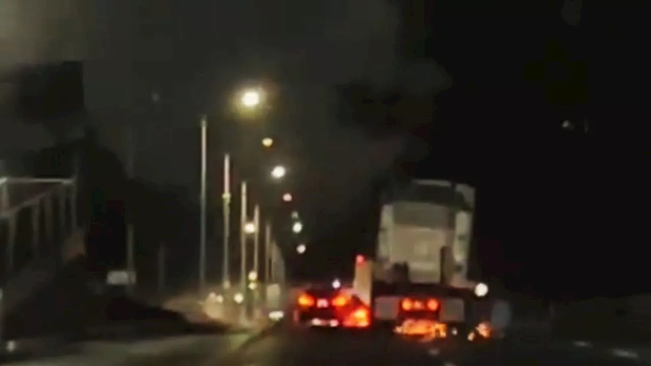 VIDEO | Tráiler sin control causa carambola en Guadalajara