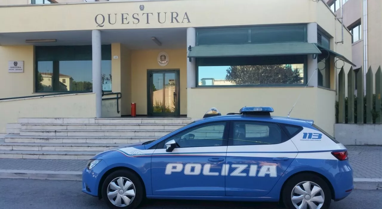 Terni, ventenne rapinato in centro da tre coetanei: la baby gang inchiodata dalla polizia grazie alle telecame