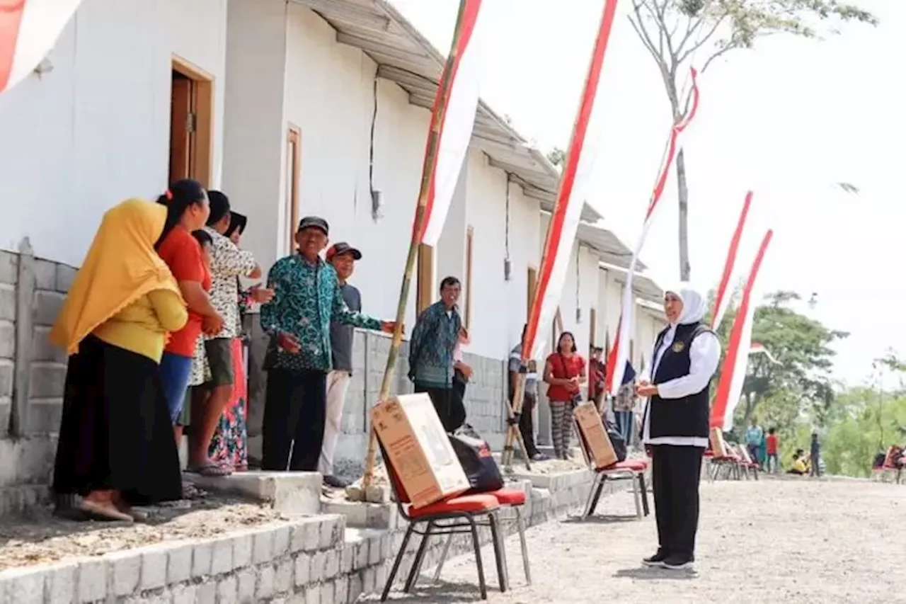 Resmikan 50 Rumah Relokasi Korban Tanah Gerak Blitar, Gubernur Khofifah: Lokasinya Aman dan Nyaman - Jawa Pos