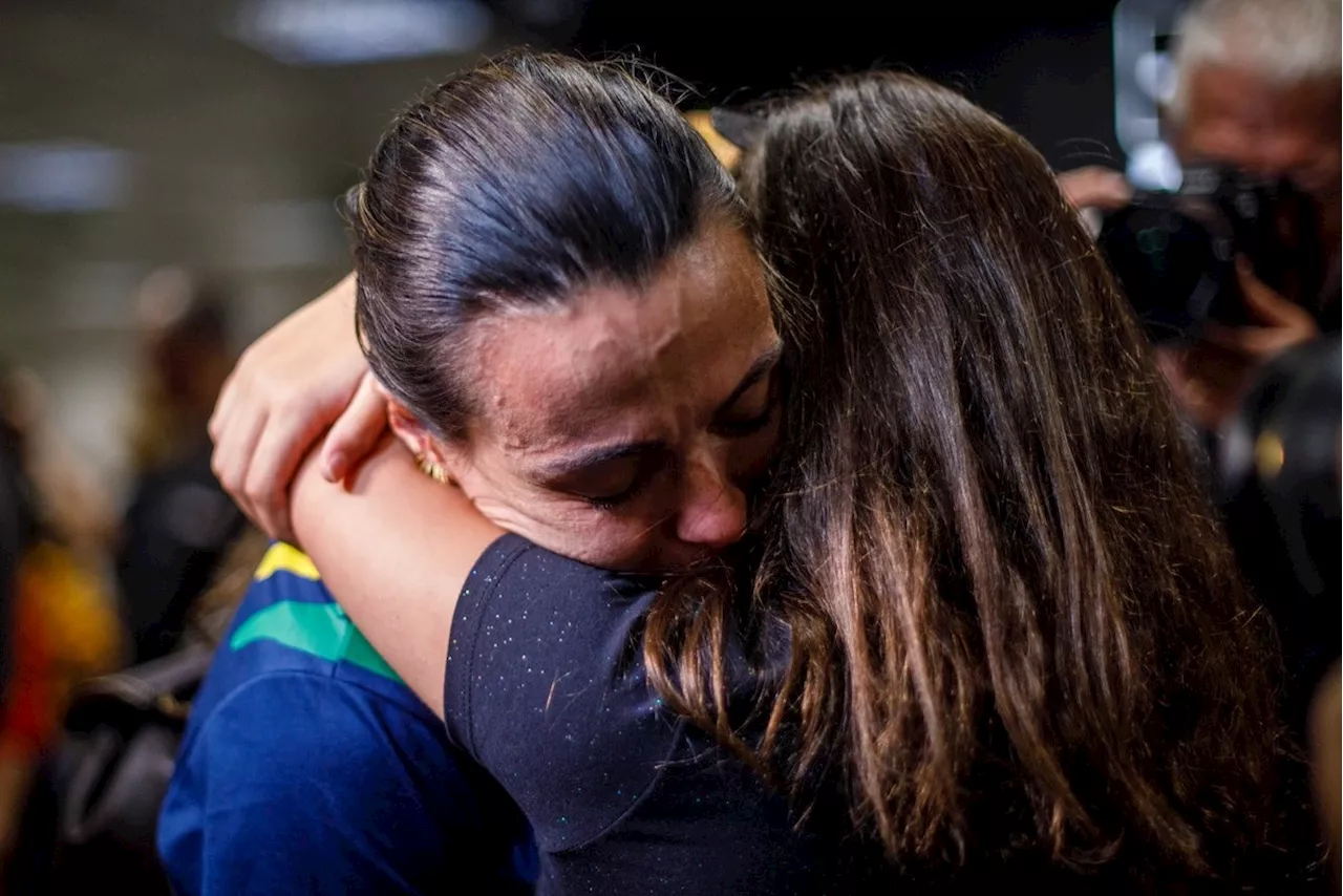 Primeiros brasileiros resgatados pela FAB em Israel chegam a Brasília; vídeo