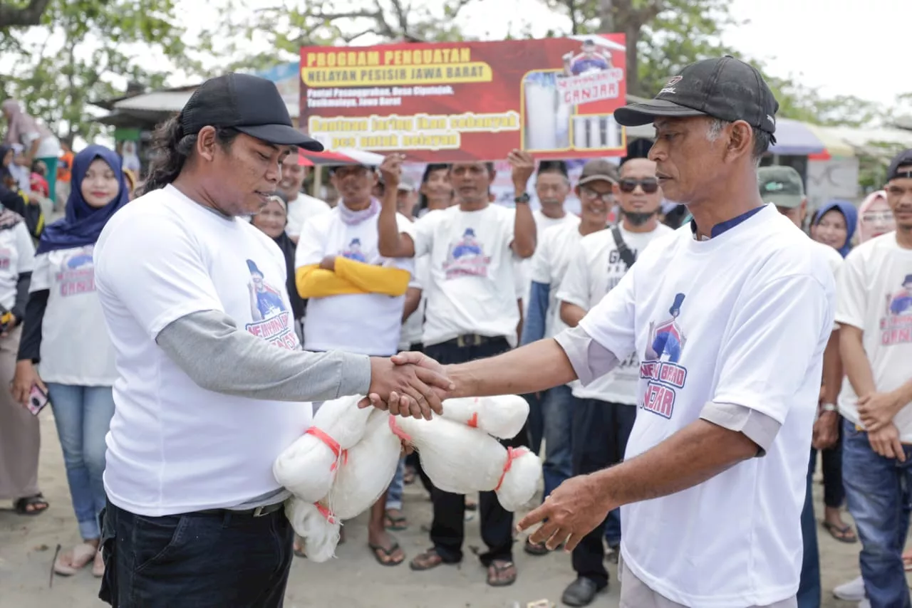 Sukarelawan Balad Ganjar Bantu Nelayan Tingkatkan Hasil Tangkapan