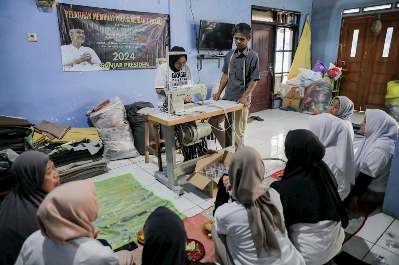 Sukarelawan Ganjar Sejati Gelar Pelatihan Menjahit Bagi Milenial di Bandung Barat