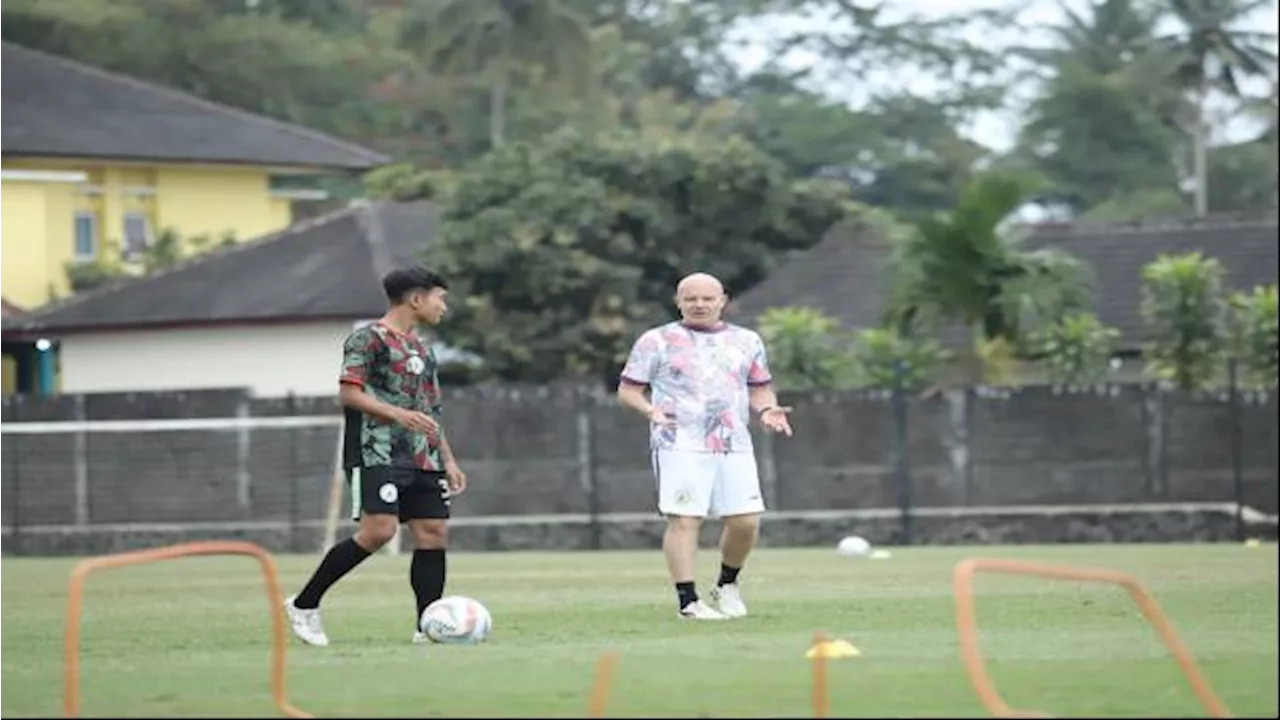 Usai Ditunjuk Jadi Pelatih PSS, Bertrand Crasson: Saya Bukan Penyihir, Ingin Perbaiki Penampilan Tim