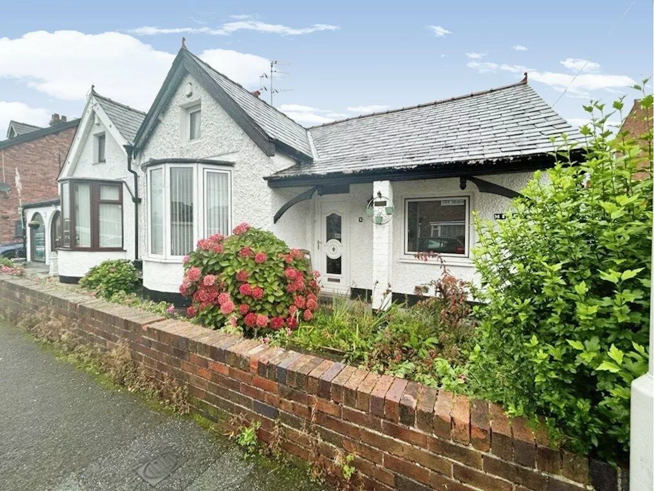 Fixer upper: spacious 2 bed Fulwood bungalow in need of renovation on the market for bargain price