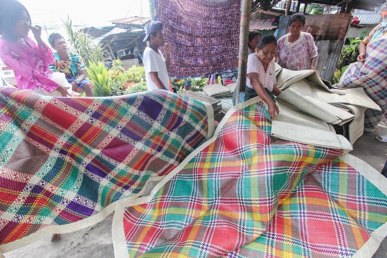 Elderly women in Davao del Norte plead for help in marketing hand-women sleeping mats