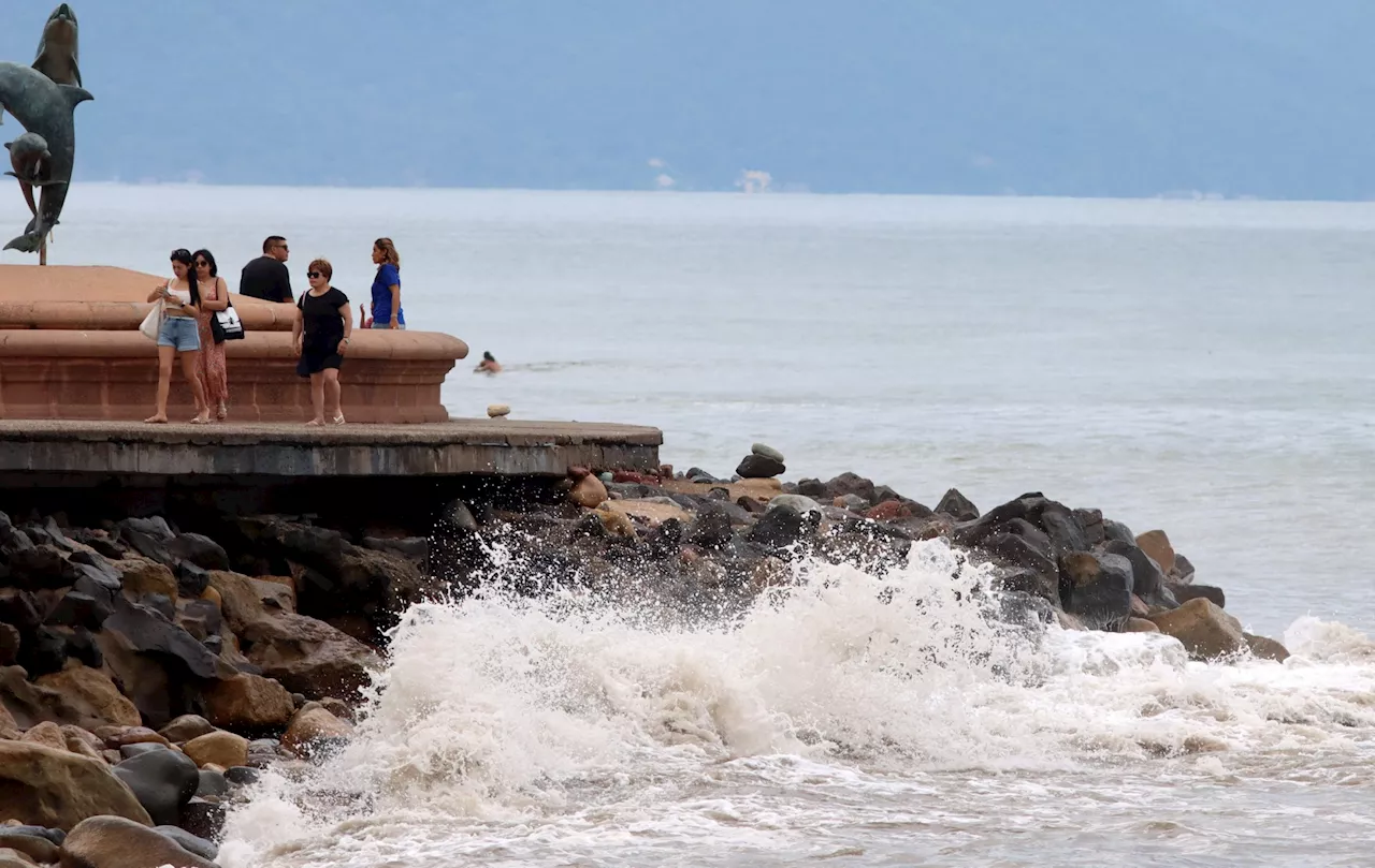 'Extremely dangerous' Hurricane Lidia heads for Mexico