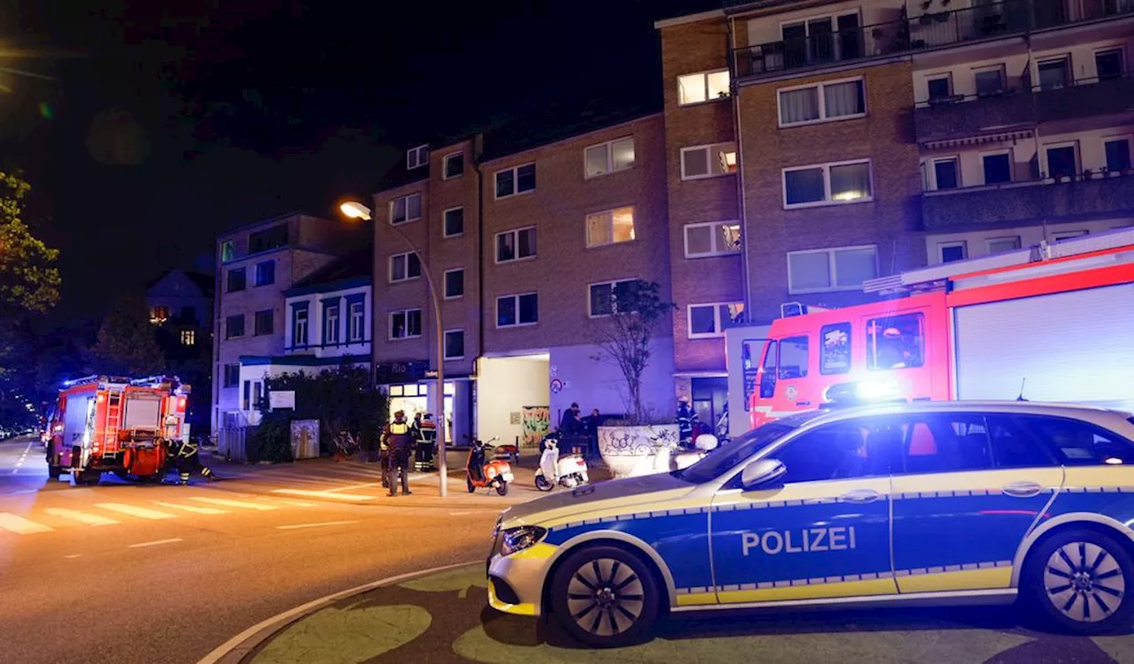 Wohnung in Hamburg brennt: Feuerwehr hat schlimmen Verdacht – Großeinsatz