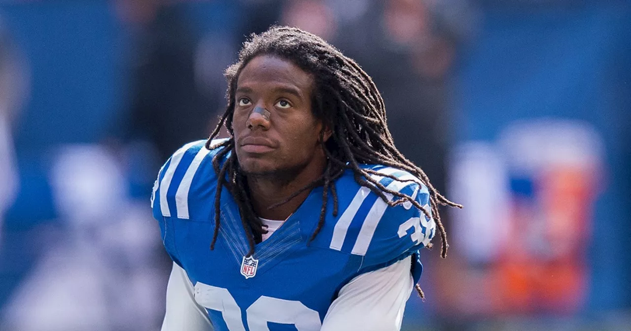 Ex-NFL player Sergio Brown arrested, faces murder charge in death of his mother