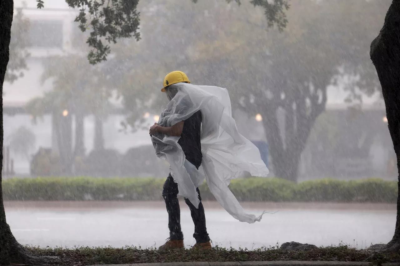 Florida Braces for Possible Tornadoes Amid Gulf Coast Storm