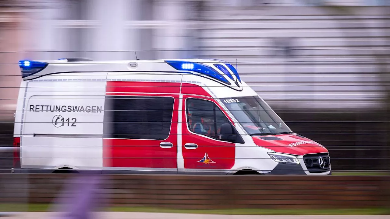 Hamburg & Schleswig-Holstein: In Gegenverkehr geraten: Zwei Autofahrer schwer verletzt