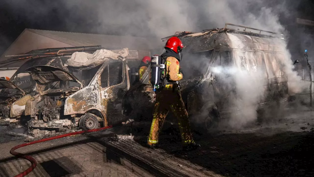 112-liveblog: bestelbussen door brand verwoest • autobrand in Breda