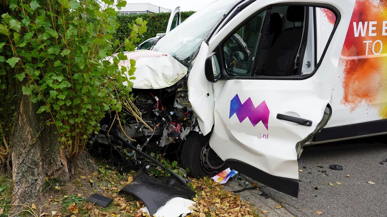 112-liveblog: chauffeur bekneld na botsing • urenlang geen treinen