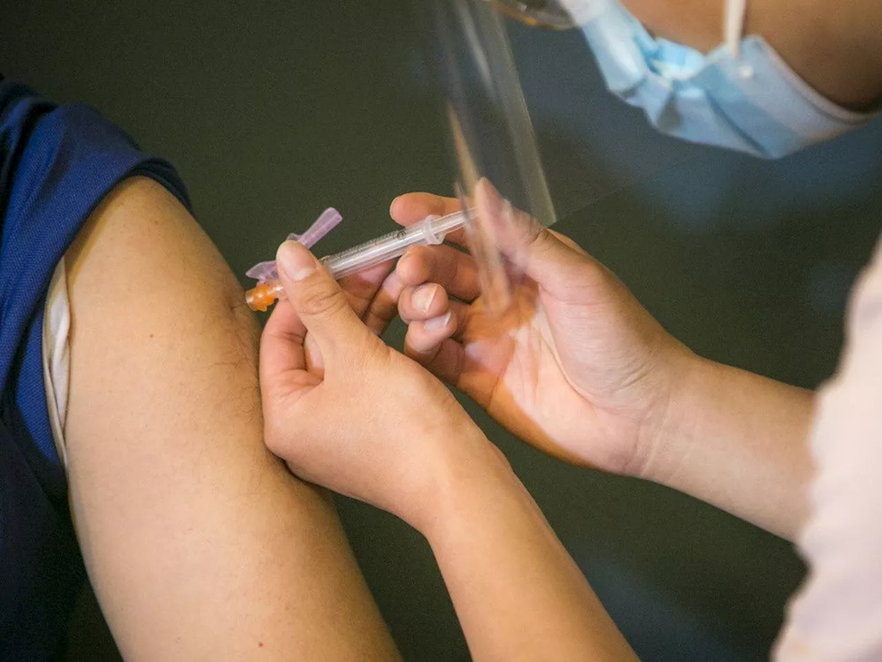 Updated COVID, seasonal flu vaccines now available in Ottawa for those at high risk