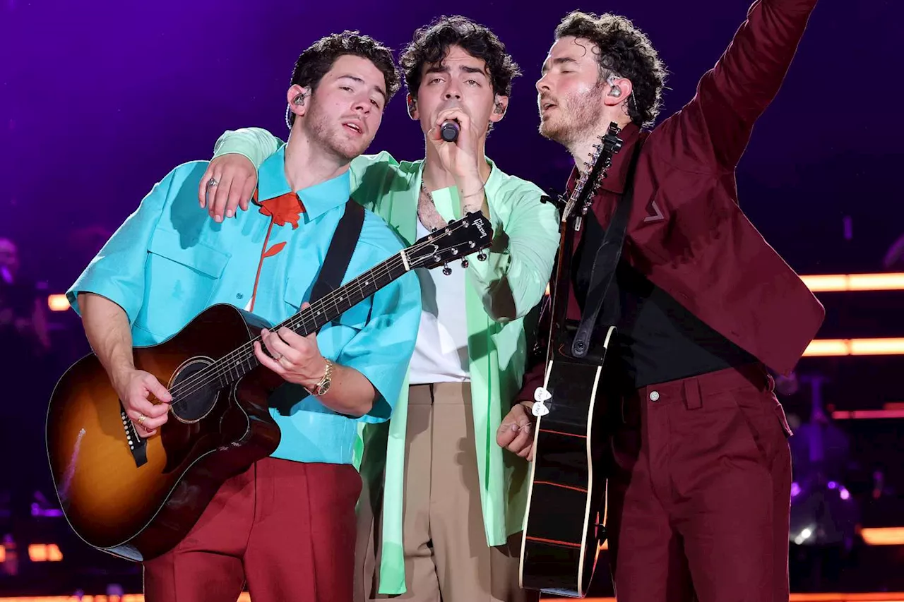 Jonas Brothers Bring Dad Kevin Jonas Sr. Out During Concert to Perform Eagles Classic