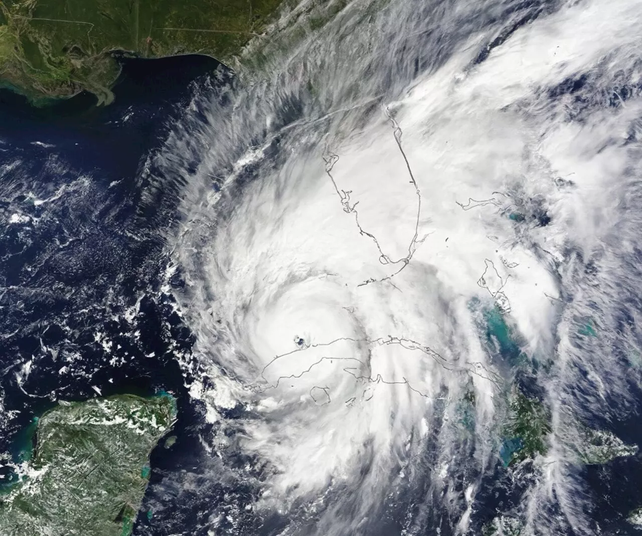 Scientists call for real-time analysis of tropical cyclones in the context of climate change