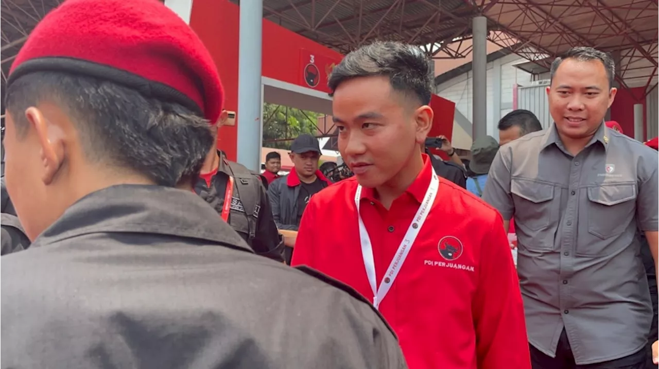 Disebut Otomatis Keluar PDIP Jika Maju Jadi Cawapres Prabowo, Gibran: Saya Masih di Sini