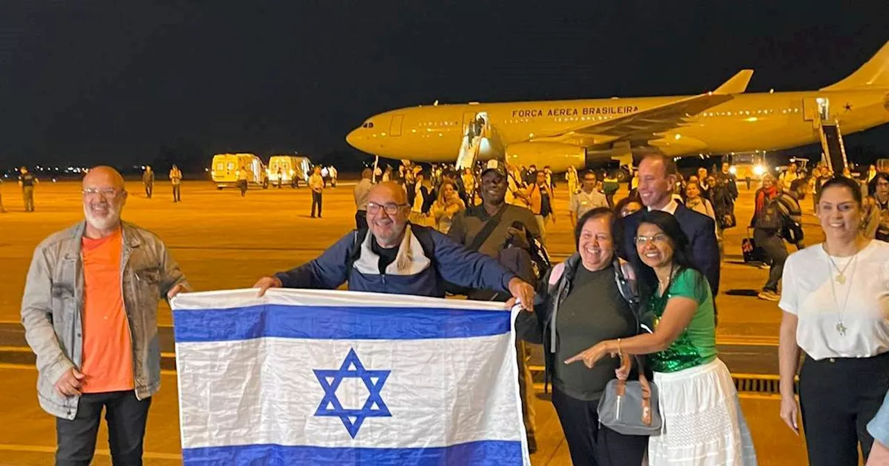 Primeiro voo com 211 brasileiros repatriados de Israel chega a Brasília