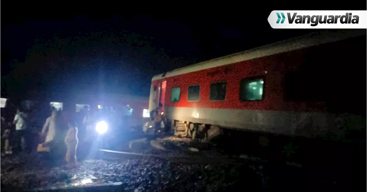 Videos impactantes: Un tren de pasajeros se descarriló en la India