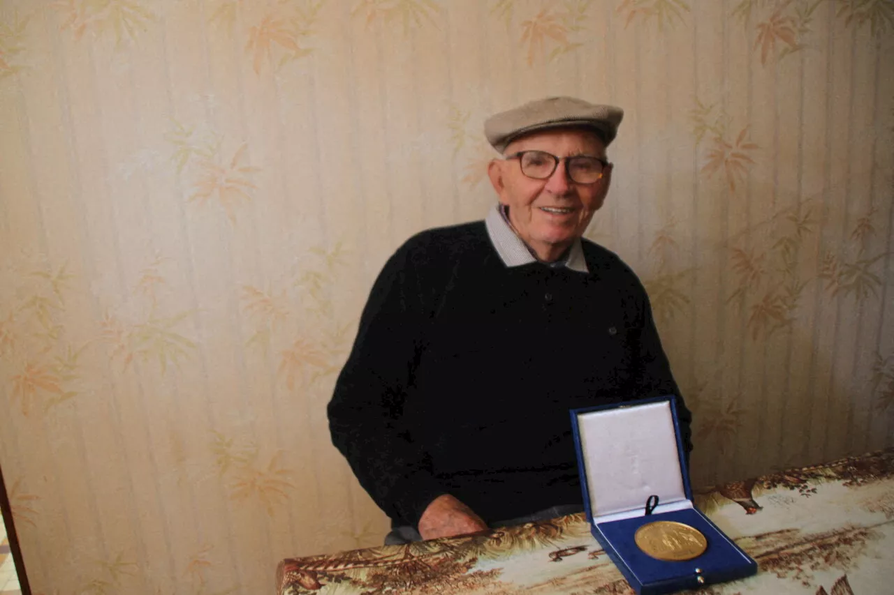 Sarthe : À 100 ans, Robert Bazoge vit toujours dans sa maison