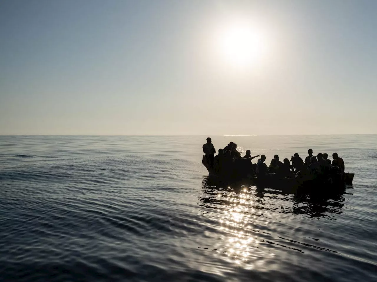 Migranti, ancora arrivi a Lampedusa: cinque sbarchi in poche ore