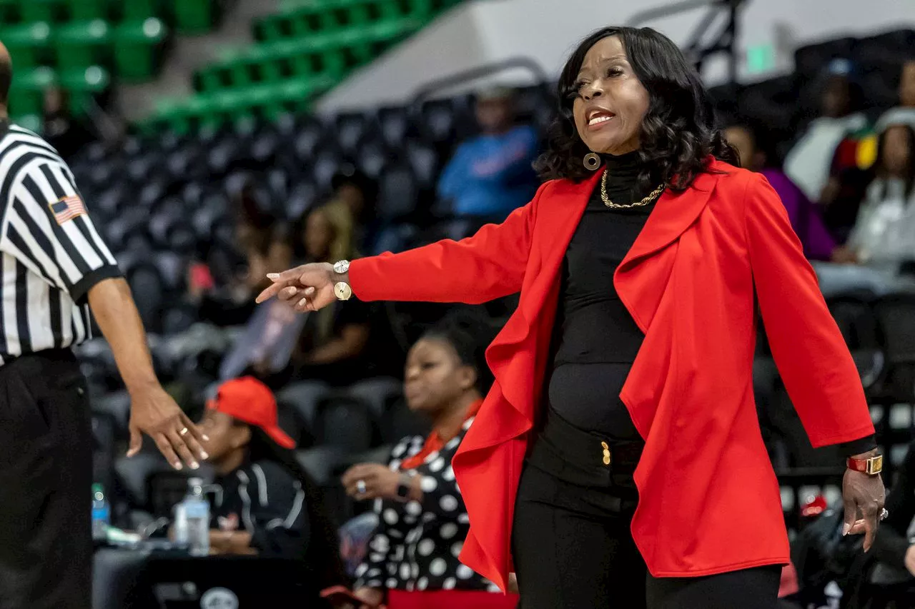 Carolyn Wright takes J.A.G. girls basketball job after 33 years at Central-Phenix City