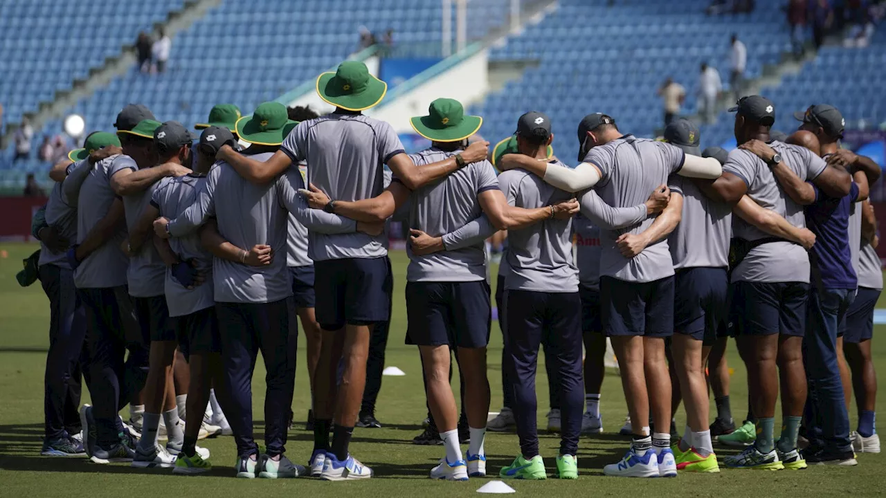 Australia bowls first on untested wicket against South Africa at Cricket World Cup