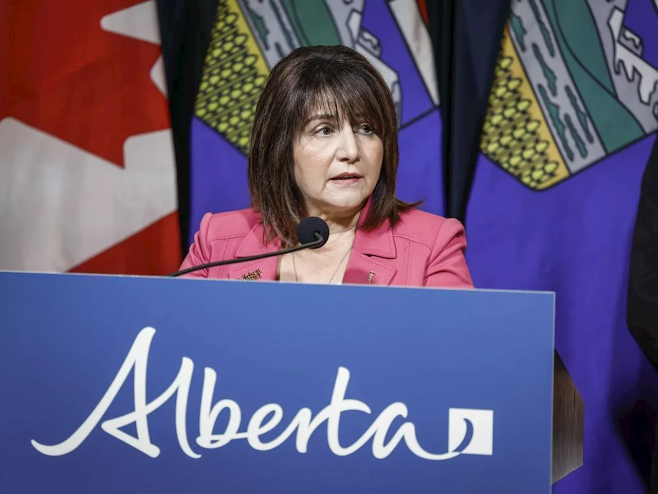 Alberta orders stricter hospital mask rules, but regions and hospitals can opt out