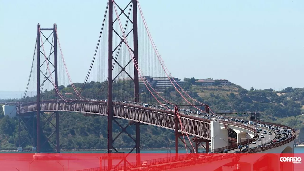 'Atrasos significativos' na circulação de comboios na Ponte 25 de Abril devido a incidente com passageiro