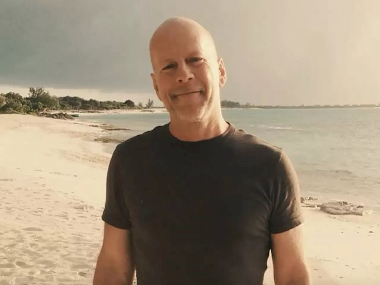 Bruce Willis «sta perdendo la gioia di vivere e la capacità di comunicare», dice l’amico, autore di...