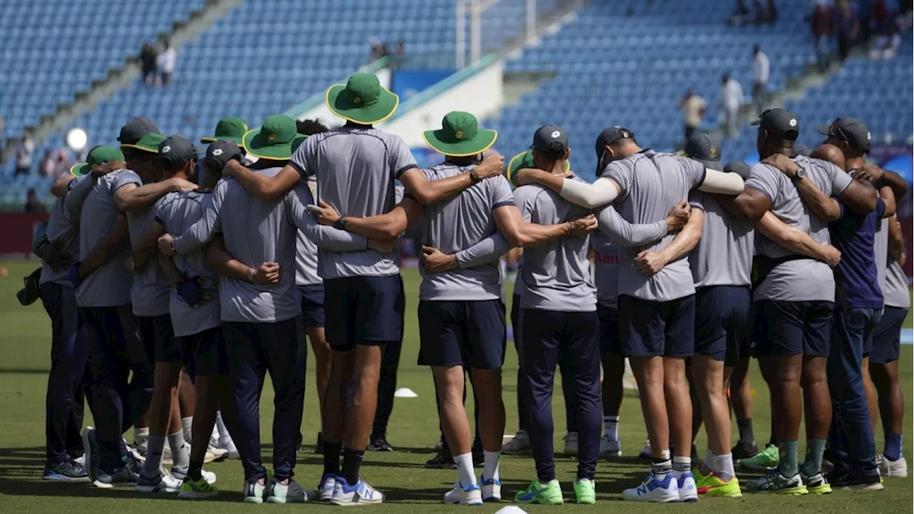 Australia bowls first on untested wicket against South Africa at Cricket World Cup