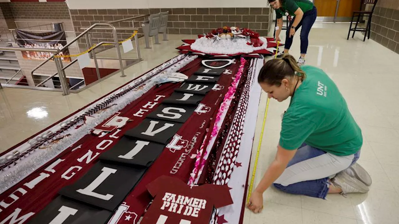 Texas high school poised to break Guinness record for homecoming mum