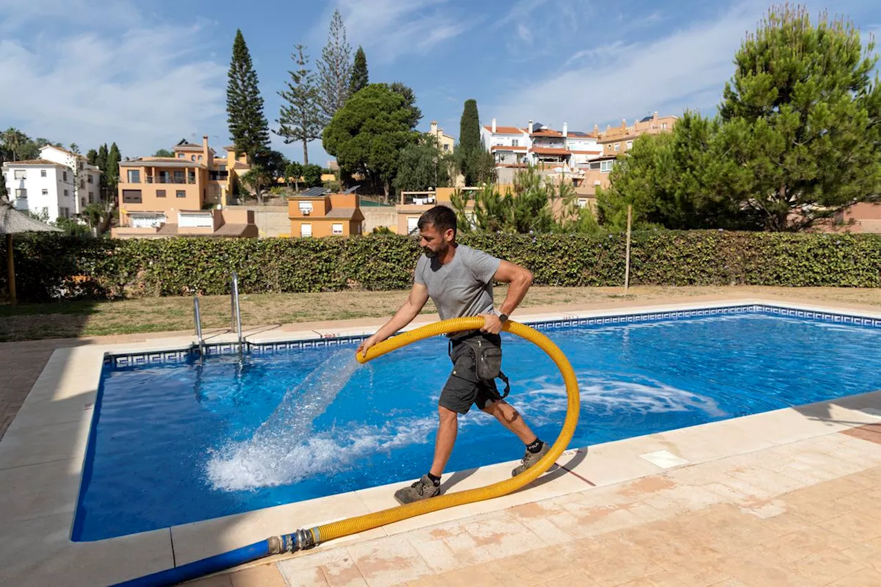 La Axarquía: la comarca de Málaga con más restricciones de agua es el paraíso de las piscinas