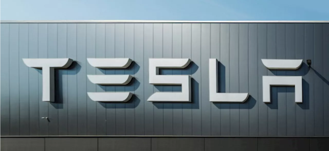 NASDAQ-Titel Tesla-Aktie steigt leicht: Tesla hat regelmäßige Anpassung der Löhne angekünd