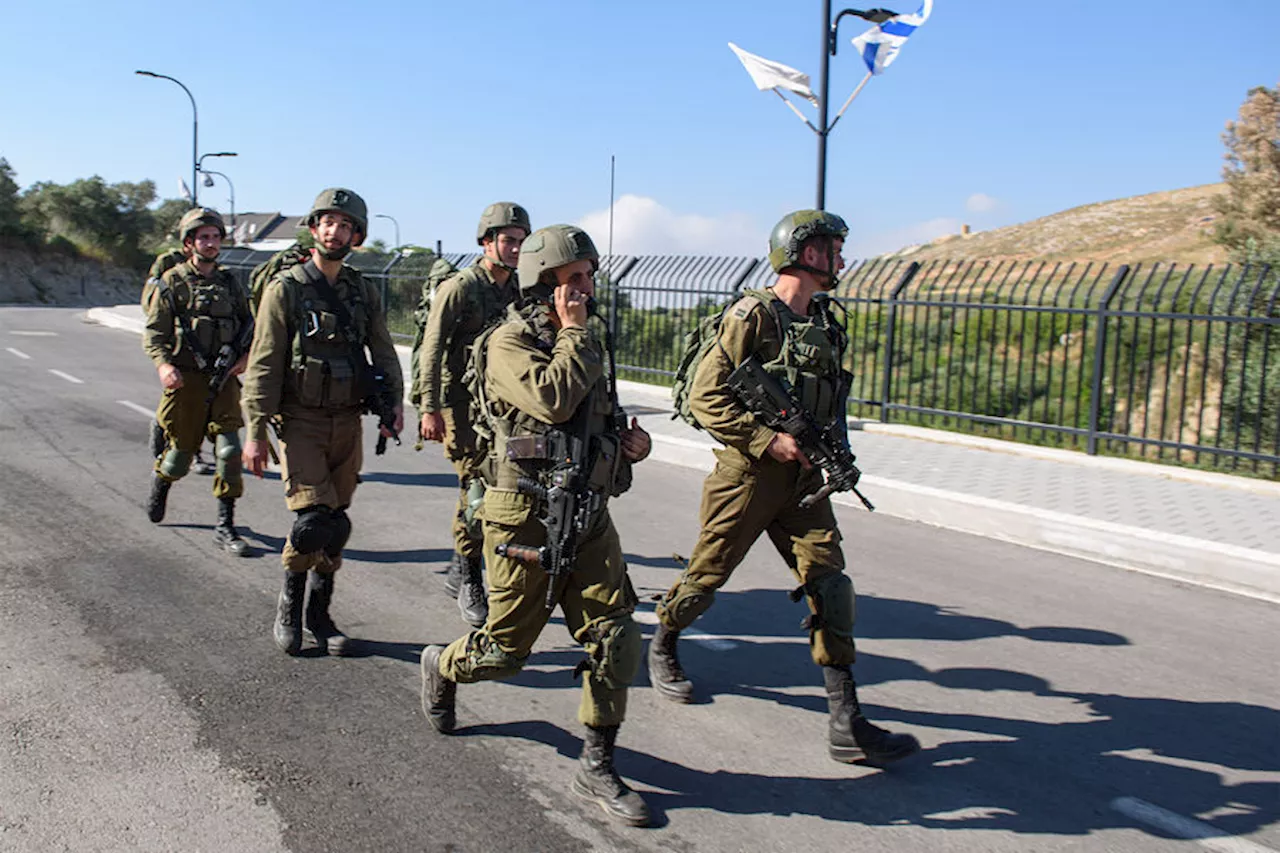 Израильские военные распространили листовки об эвакуации в городе Бейт-Лахия в секторе Газа