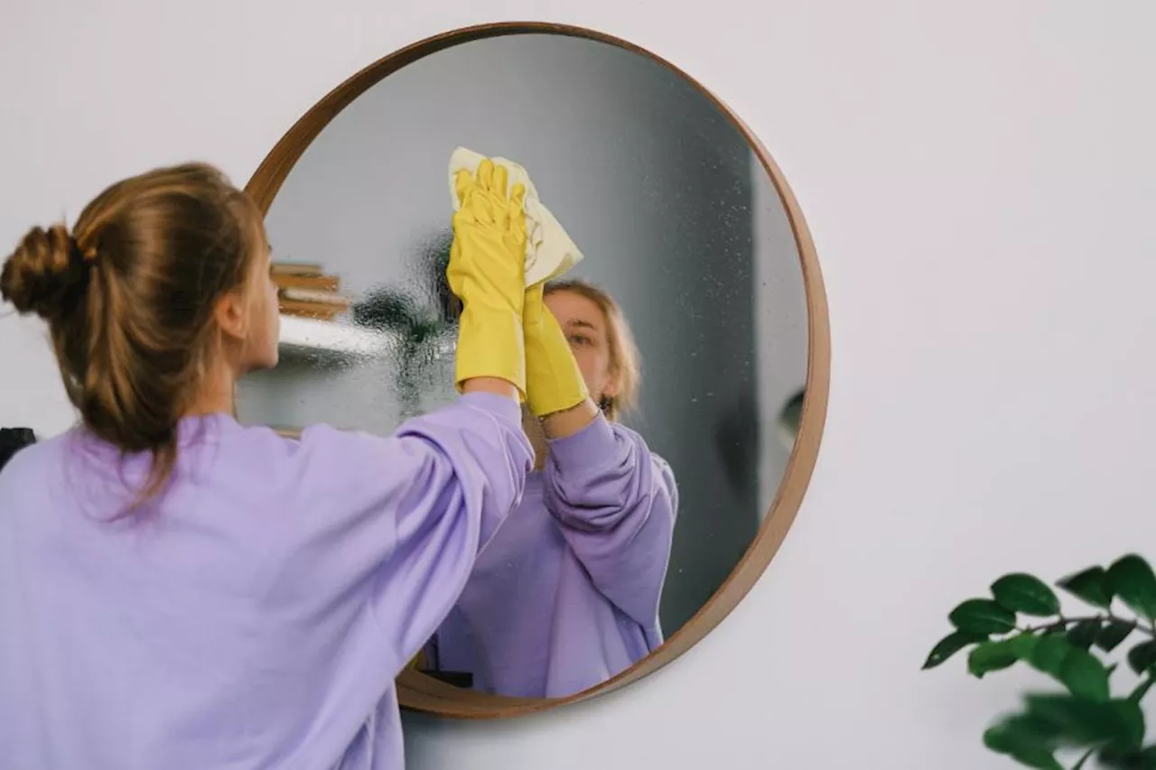 Mrs Hinch fans share best way to clean mirrors without streaking