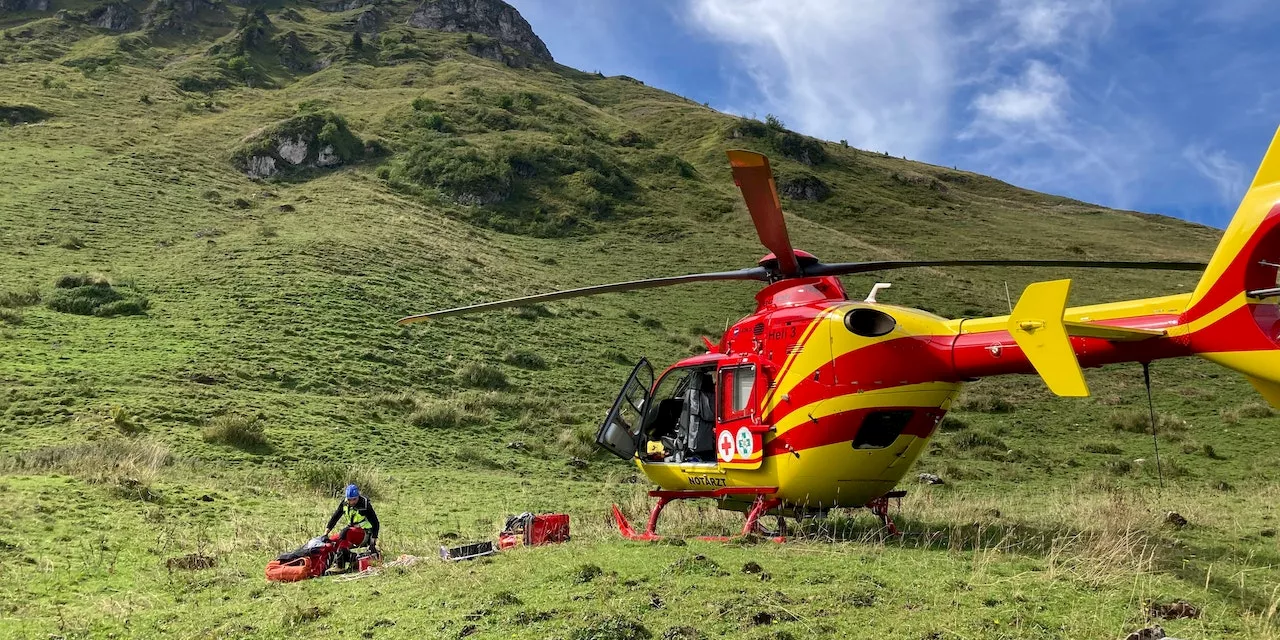 Mann stürzt vor Augen von Bekannten in die Tiefe