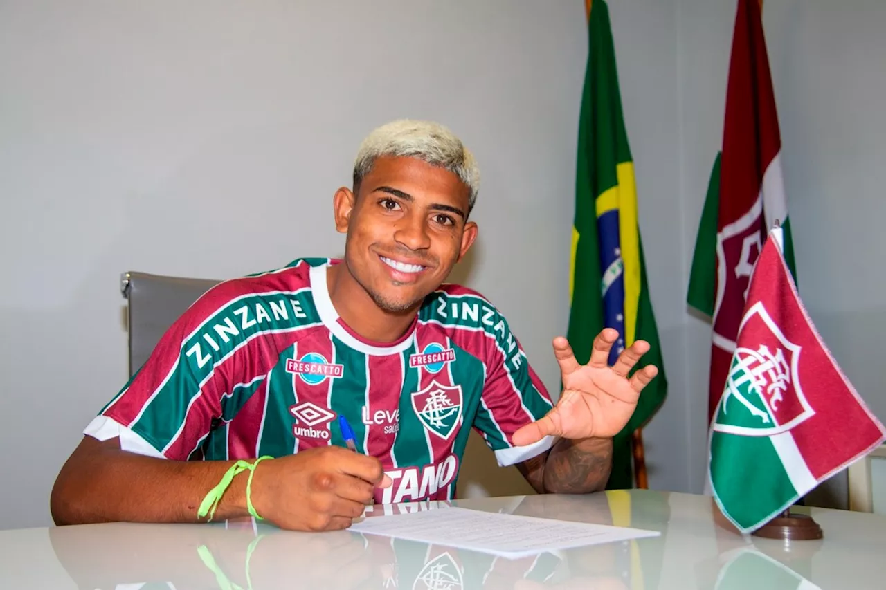 Fluminense anuncia renovação contratual de atacante John Kennedy até 2026