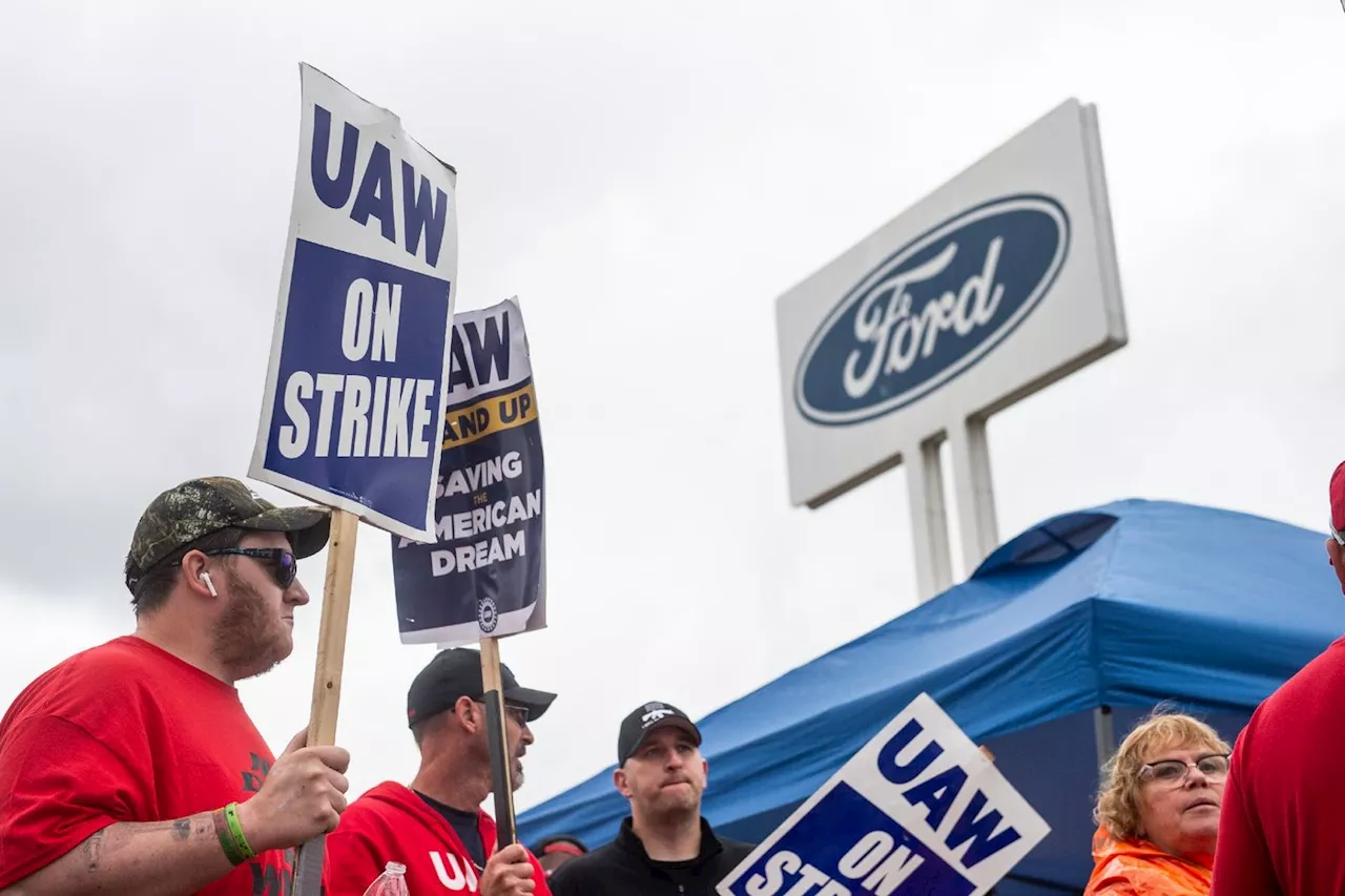 Etats-Unis: 8.700 employés supplémentaires cessent le travail chez Ford sur consigne du syndicat UAW